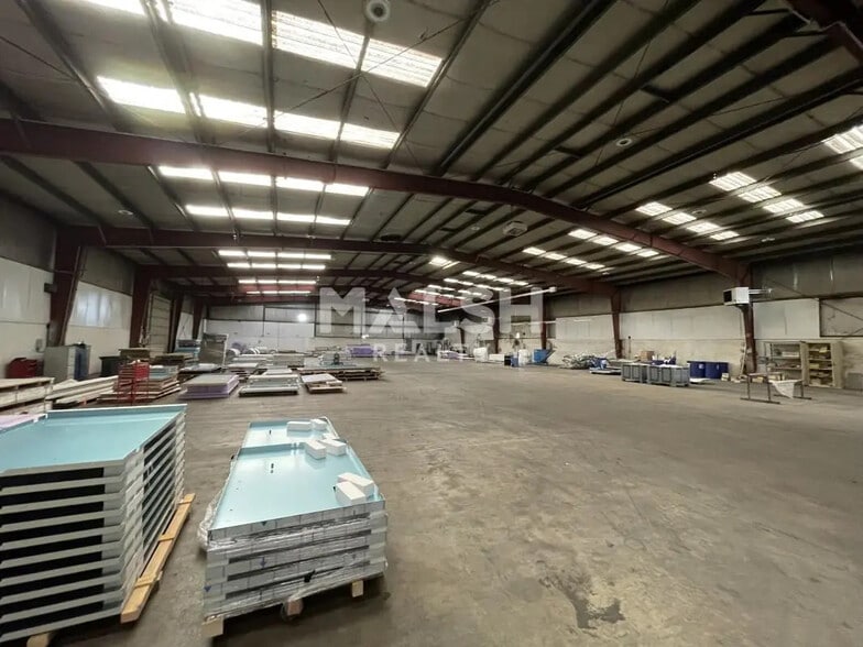 Flex in Brignais for lease - Interior Photo - Image 3 of 9