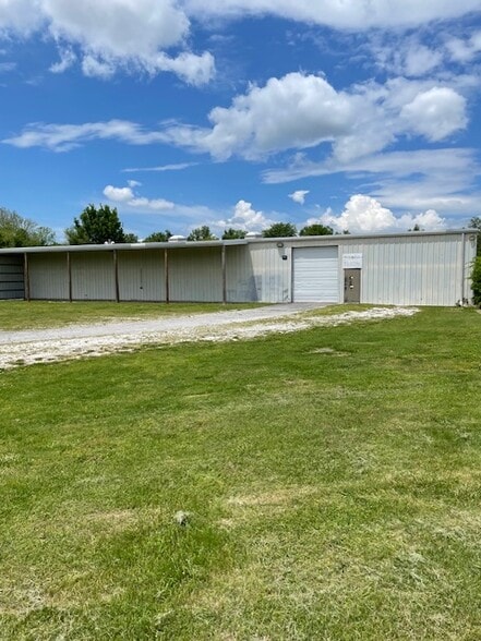 1630 N Eldon Ave, Springfield, MO for lease - Building Photo - Image 1 of 10