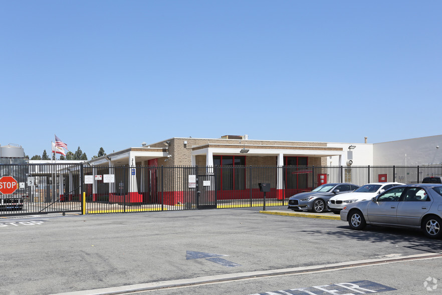 2121 E Winston Rd, Anaheim, CA for lease - Building Photo - Image 1 of 7