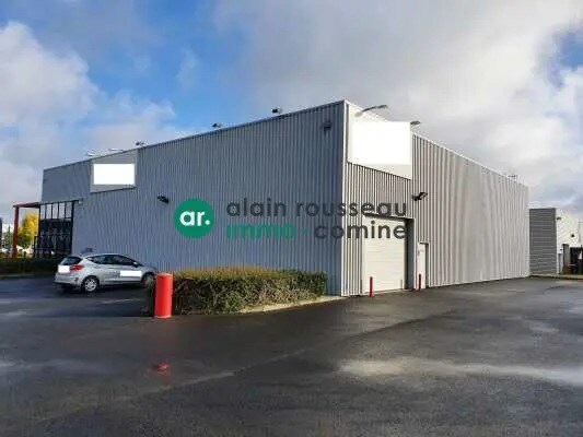 Retail in Cholet for lease - Building Photo - Image 1 of 5