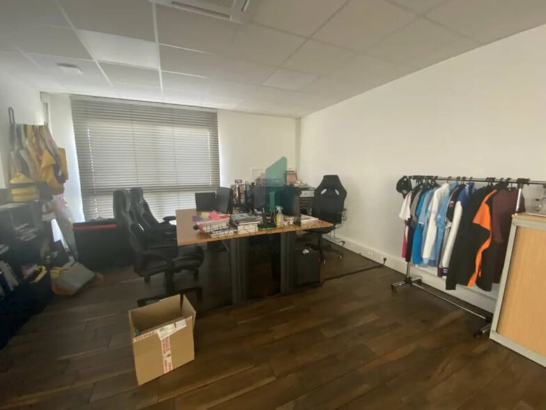 Office in SAINT-OUEN-L'AUMONE for sale - Building Photo - Image 3 of 8