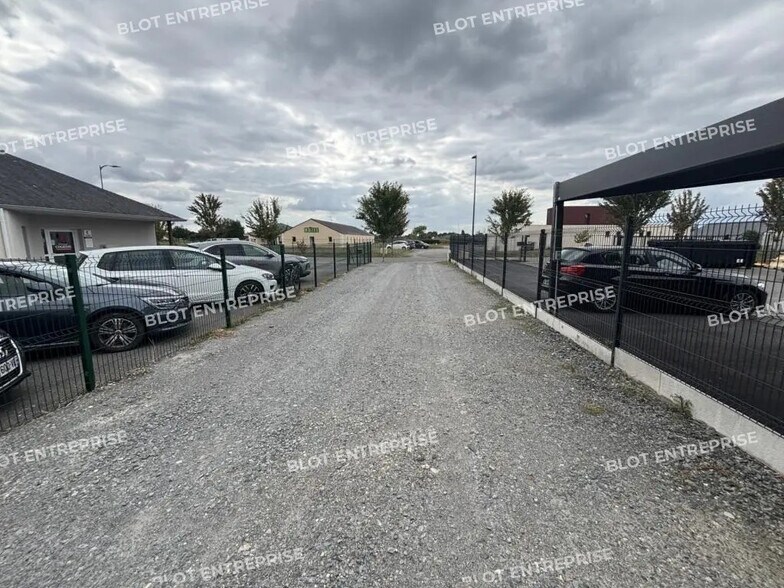 Flex in Nort-sur-Erdre for sale - Building Photo - Image 2 of 6