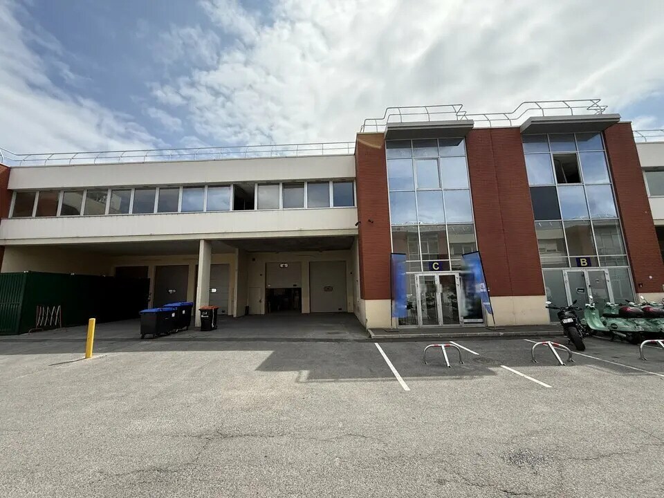 Office in Saint-Ouen-sur-Seine for lease Building Photo- Image 1 of 9