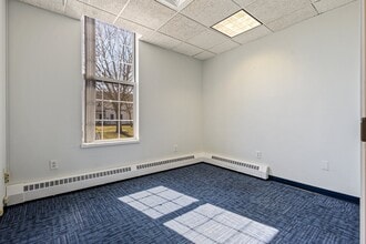 1 Oak St, Boothbay Harbor, ME for lease Interior Photo- Image 2 of 9