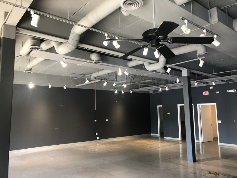 1100 E Washington St, Grayslake, IL for lease - Building Photo - Image 3 of 8