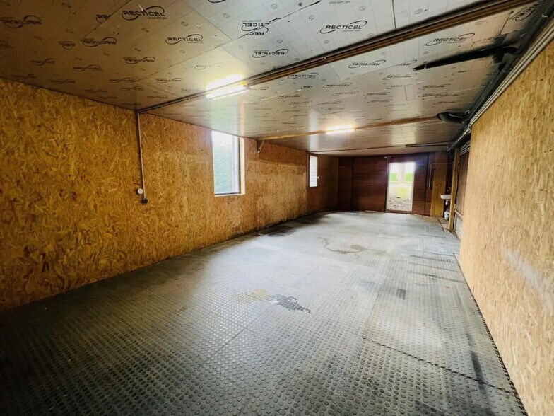 Flex in Méré for lease - Interior Photo - Image 2 of 12