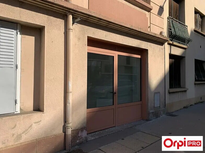 Office in Bron for lease - Building Photo - Image 1 of 6