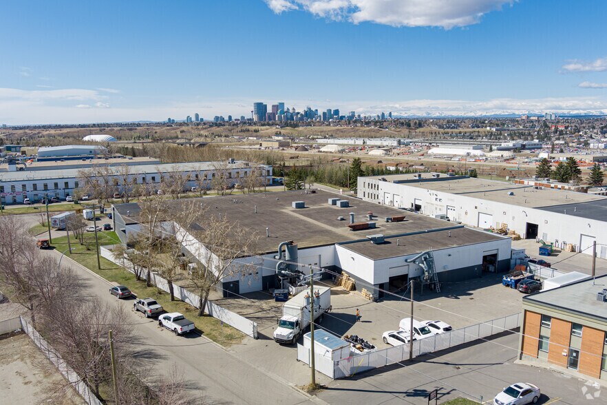 1122 40th Ave NE, Calgary, AB for lease - Aerial - Image 2 of 3