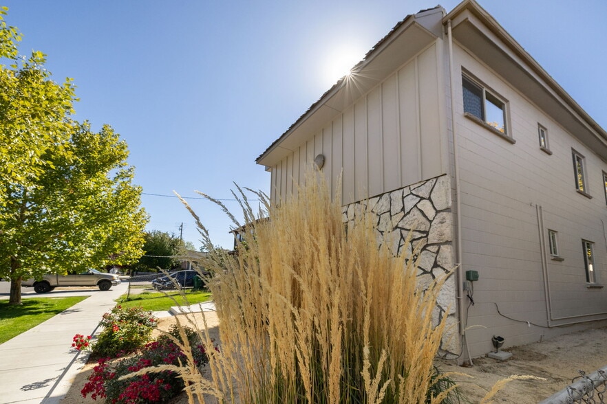 927 and 547 Ralston Street - 17 Units portfolio of 2 properties for sale on LoopNet.com - Building Photo - Image 2 of 36