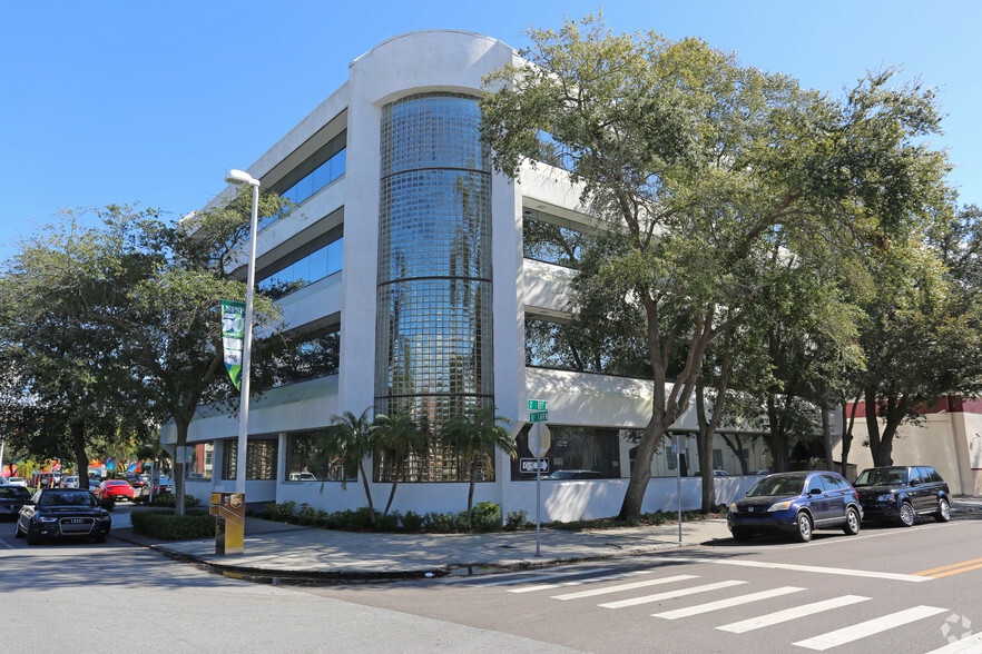 696 N 1st Ave, Saint Petersburg, FL for lease - Building Photo - Image 2 of 4