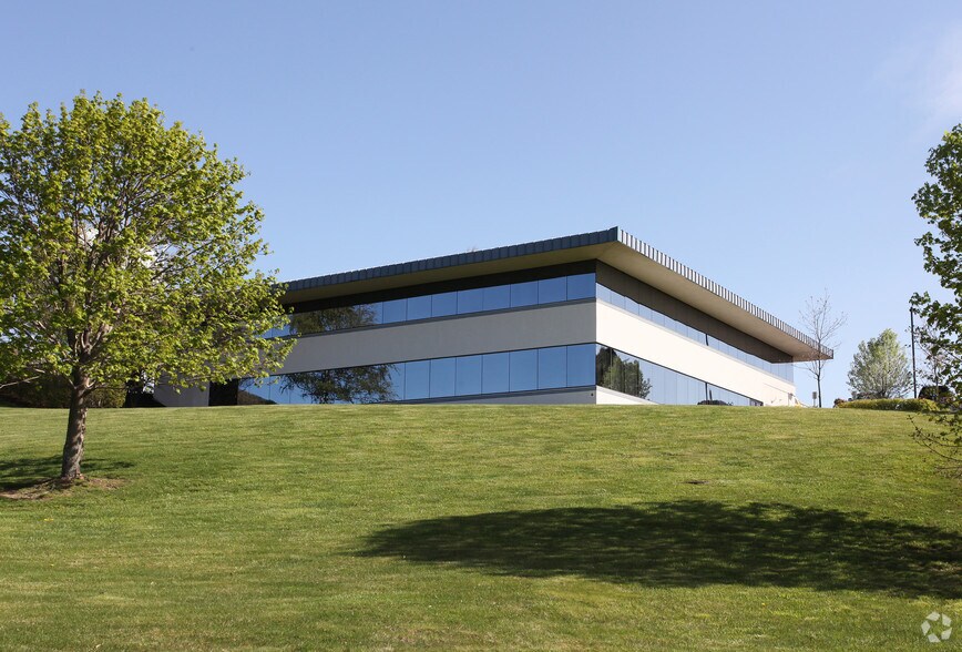 1050 Buckingham St, Watertown, CT for sale - Primary Photo - Image 1 of 1