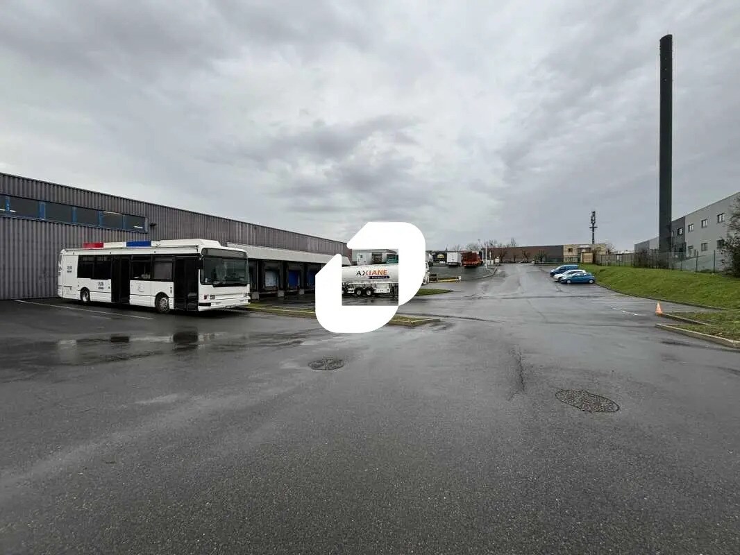 Flex in Égly for lease Building Photo- Image 1 of 18