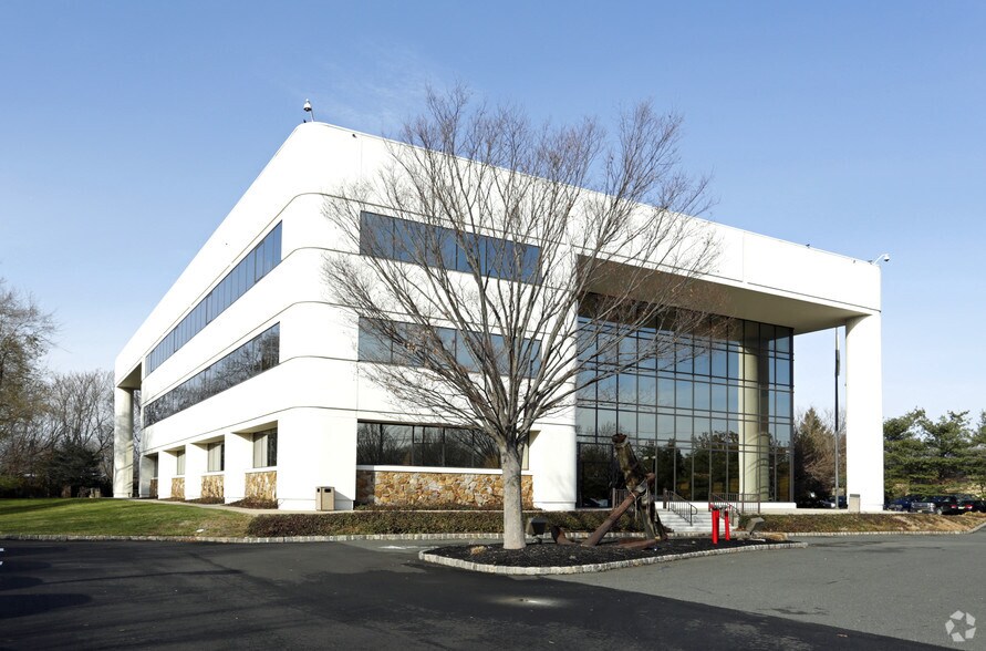 4 Commerce Dr, Cranford, NJ for sale - Primary Photo - Image 1 of 1