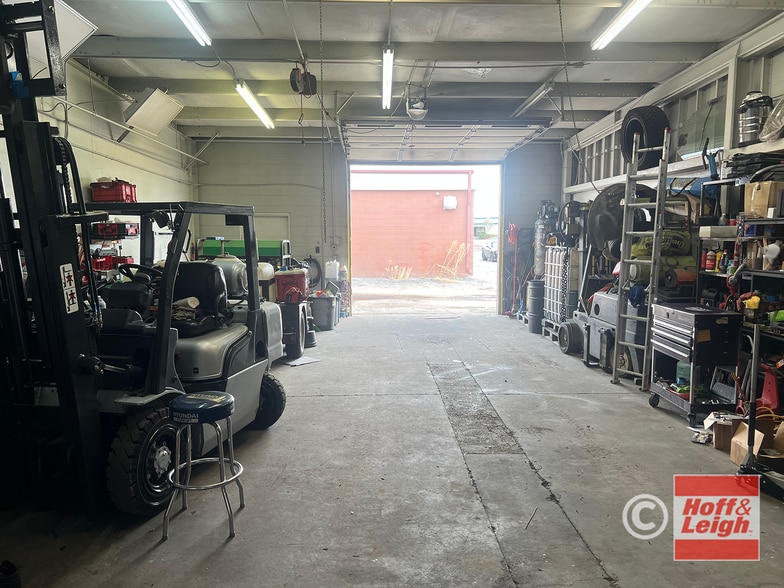 East Smith Drive Properties portfolio of 2 properties for sale on LoopNet.com - Interior Photo - Image 3 of 12