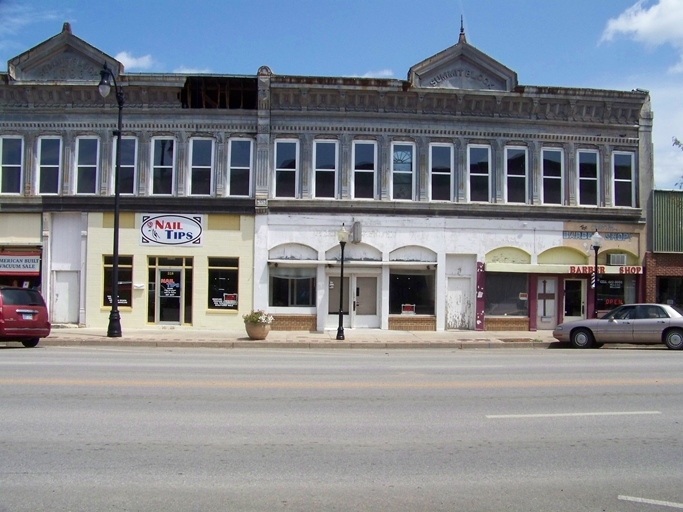 318 S Summit St, Arkansas City, KS for sale - Primary Photo - Image 1 of 16