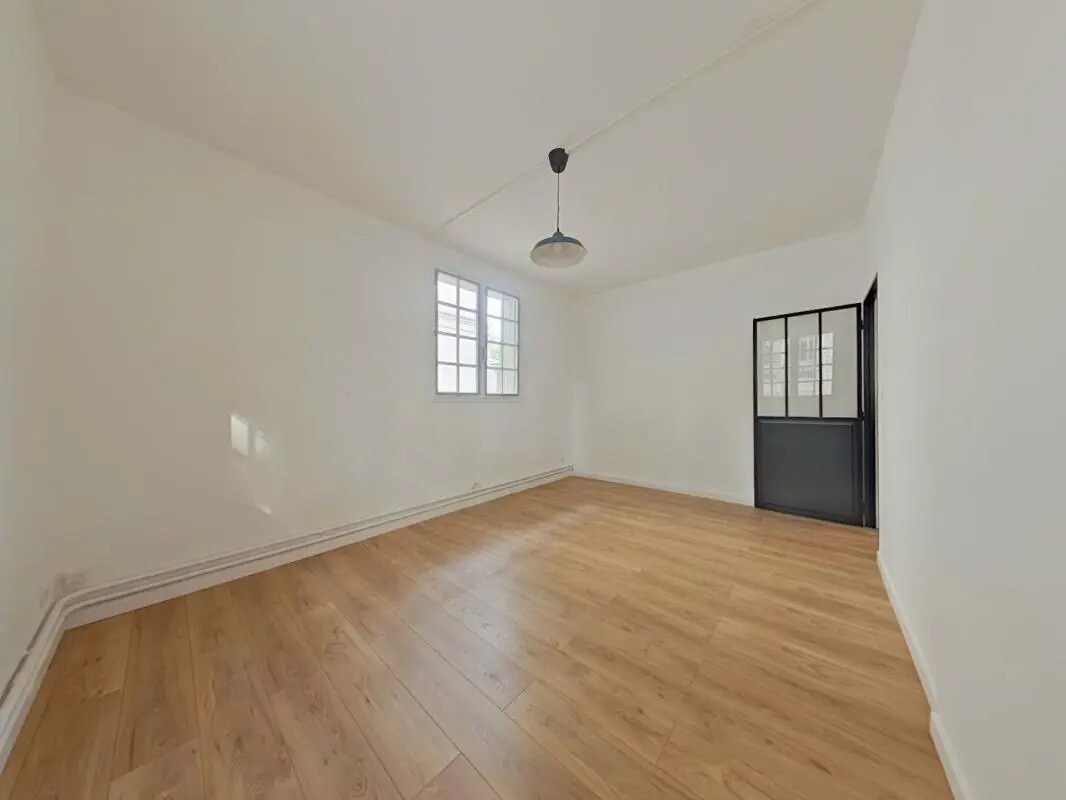 Office in Tours for lease Interior Photo- Image 1 of 7