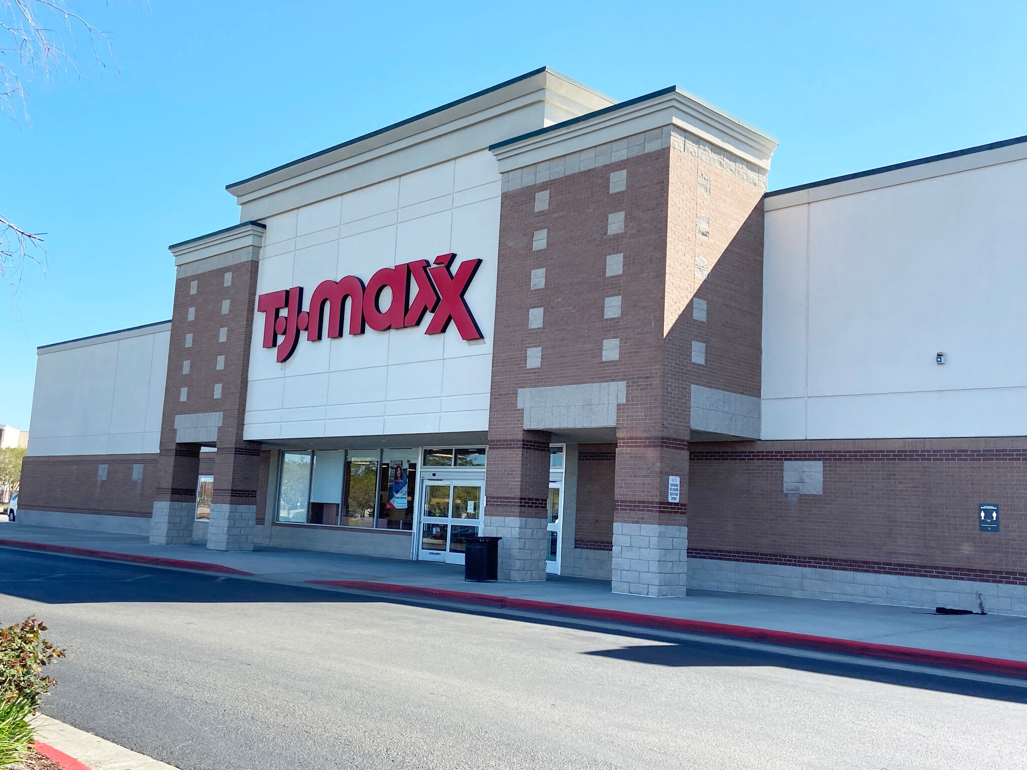 1525615268 Crossroads Pky, Gulfport, MS 39503 Crossroads Center