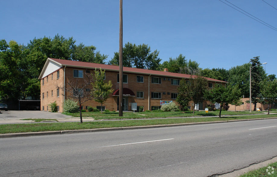 1420-1424 S Pennsylvania Ave, Lansing, MI for sale - Primary Photo - Image 1 of 7