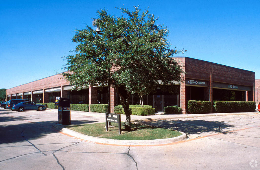 4100-4108 Amon Carter Blvd, Fort Worth, TX for lease - Building Photo - Image 2 of 9