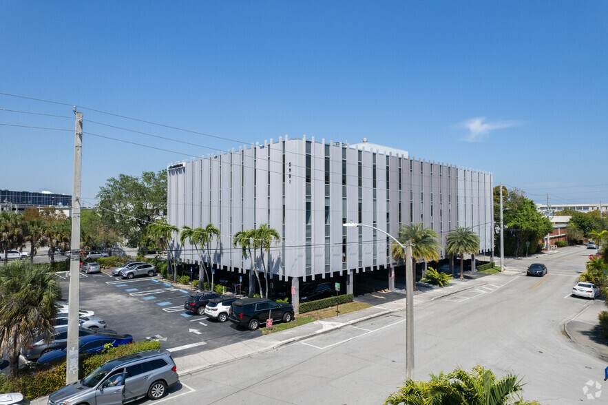 5901 SW 74th St, Miami, FL for lease - Building Photo - Image 3 of 12