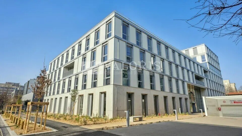 Office/Retail in Lyon for lease Building Photo- Image 1 of 2