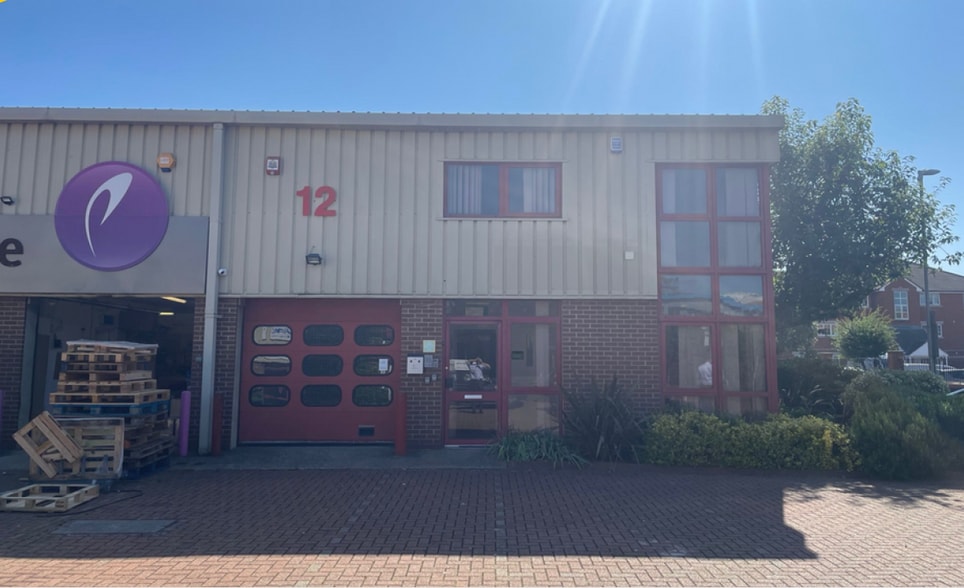 Elm Crescent, Kingston Upon Thames for sale - Building Photo - Image 1 of 1