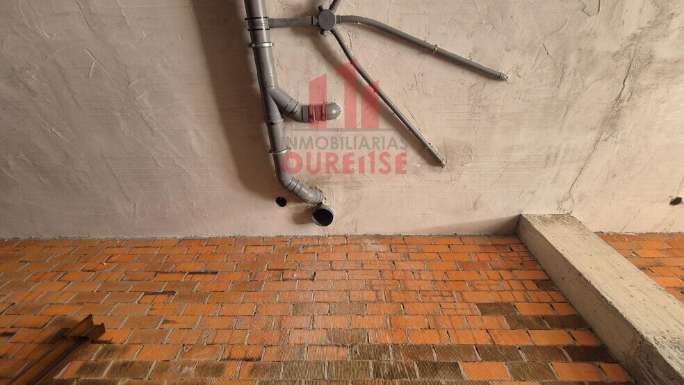 Retail in Ourense, Orense for lease - Building Photo - Image 3 of 3