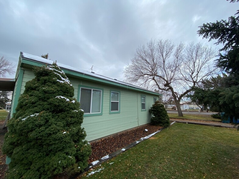 910 E 9th N, Mountain Home, ID for sale - Primary Photo - Image 1 of 7