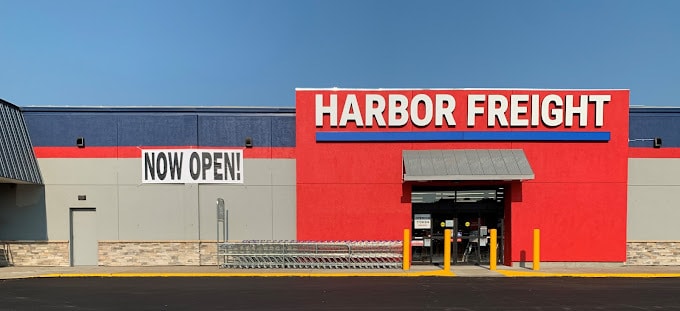 2007 Broadway Ave, Yankton, SD for lease - Building Photo - Image 1 of 5