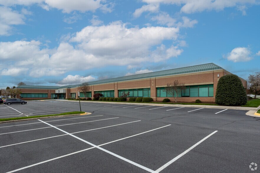 4090 Lafayette Center Dr, Chantilly, VA for lease - Building Photo - Image 1 of 6