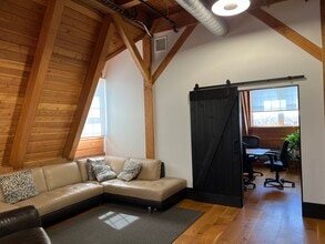 25 Newton Pl, Hauppauge, NY for lease Interior Photo- Image 2 of 6