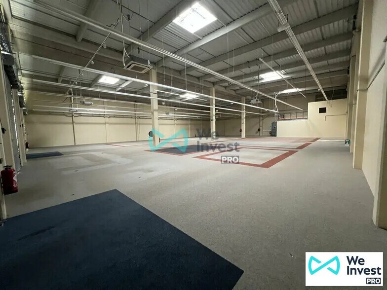 Retail in Thillois for lease - Interior Photo - Image 2 of 6