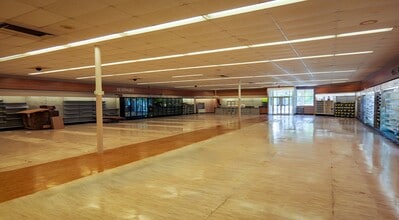 6440-6554 George Washington Mem Hwy, Yorktown, VA for lease Building Photo- Image 2 of 4