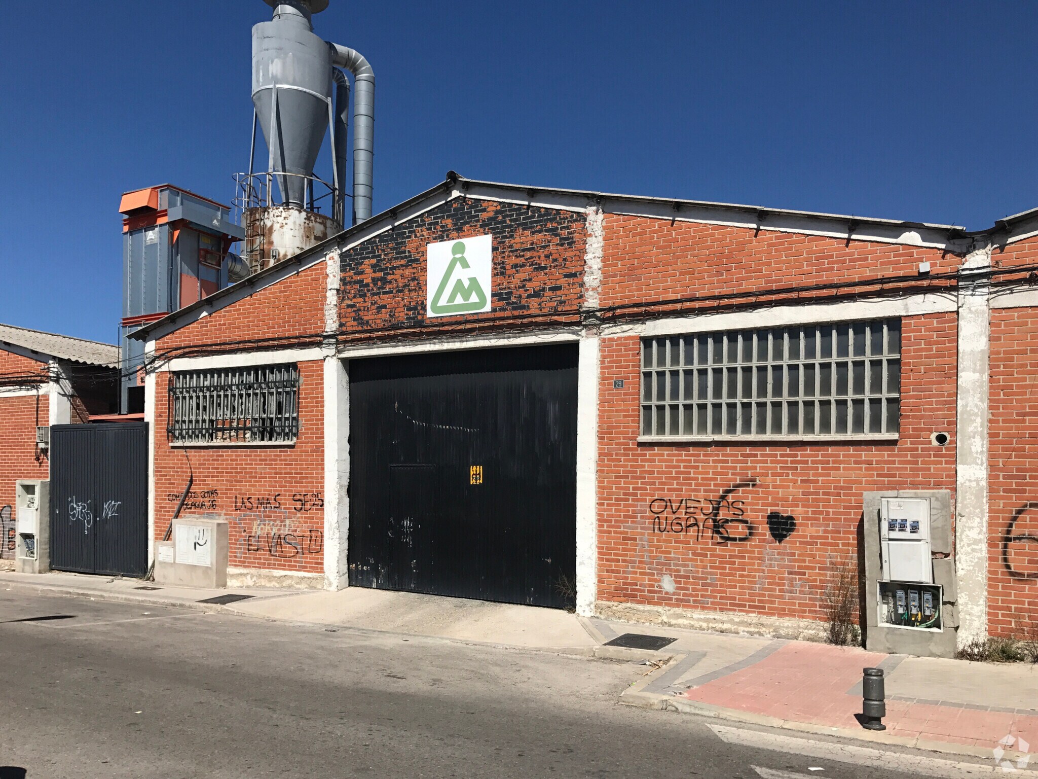 Industrial in Fuenlabrada, Madrid for sale Primary Photo- Image 1 of 3