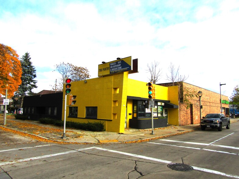 4534 W North Ave, Milwaukee, WI for lease - Primary Photo - Image 1 of 3