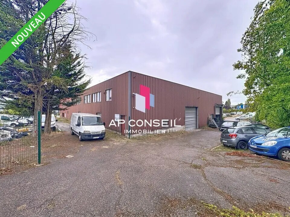 Office in Porcheville for lease Building Photo- Image 1 of 4