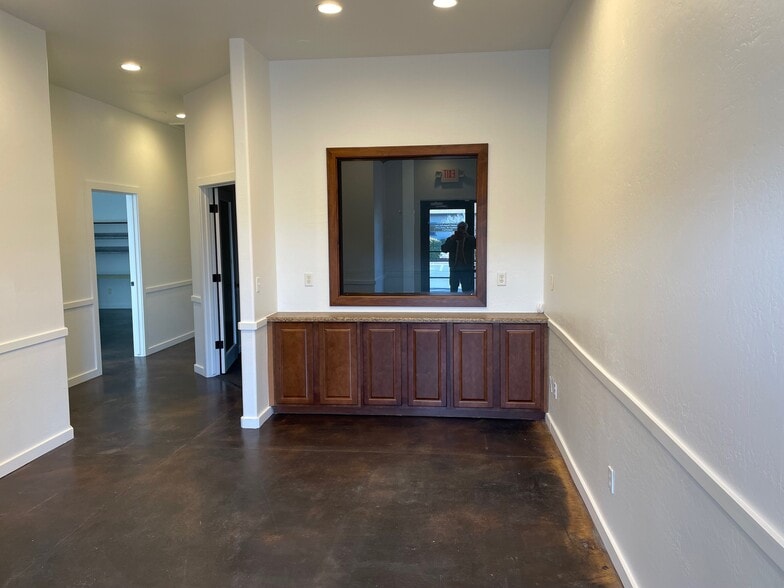 1951 Commerce Center Circle, Prescott, AZ for lease - Interior Photo - Image 2 of 26