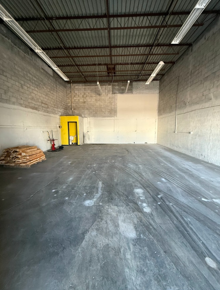 1634 SE Village Green Dr, Port Saint Lucie, FL for lease Interior Photo- Image 1 of 4