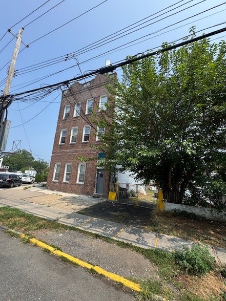 170 Soundview Ave, Bronx, NY for sale - Building Photo - Image 3 of 9