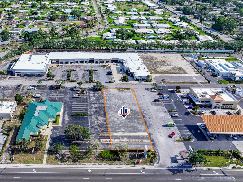 7405 Manatee Ave W, Bradenton, FL for lease - Building Photo - Image 2 of 8