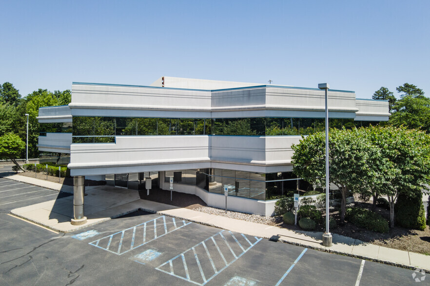 745 Hope Rd, Eatontown, NJ for lease - Building Photo - Image 1 of 14