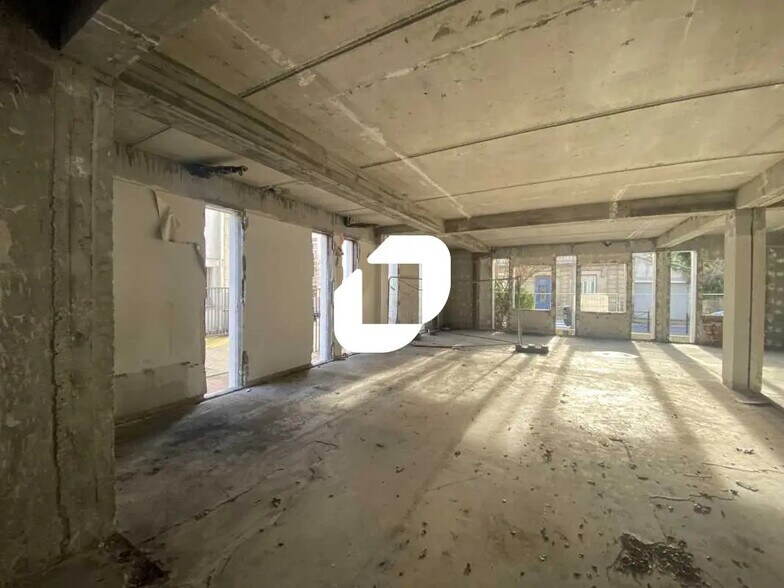 Office in Bordeaux for lease - Interior Photo - Image 2 of 8