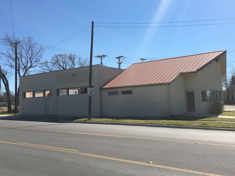 711 Pennsylvania Ave, Fort Worth, TX for lease - Building Photo - Image 2 of 16