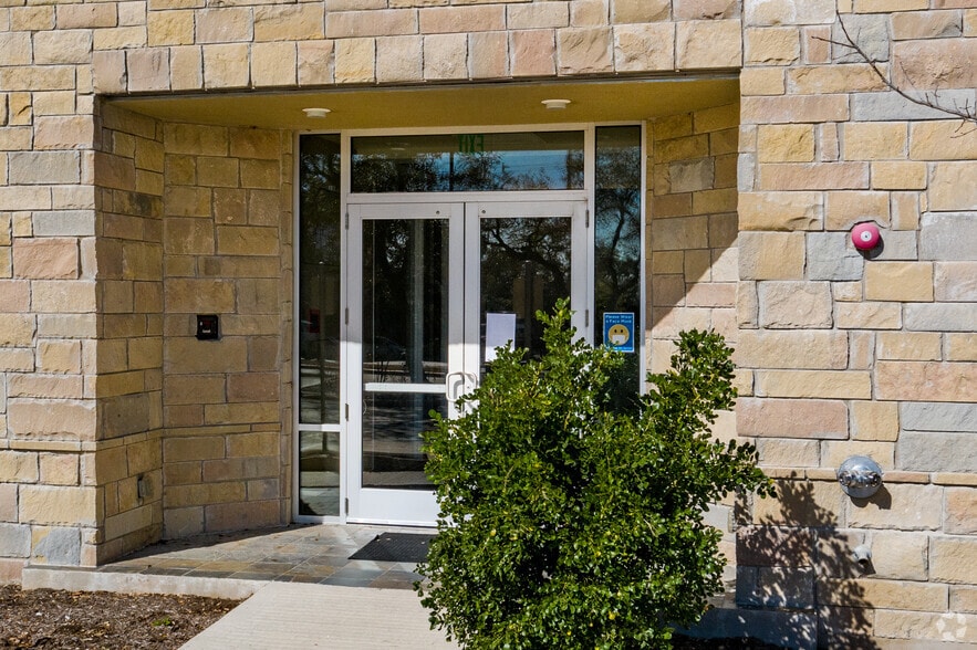 5920 W William Cannon Dr, Austin, TX for lease - Building Photo - Image 3 of 9