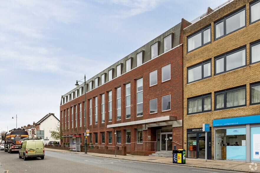 131137 Alexandra Rd, London, SW19 7JY Connect House