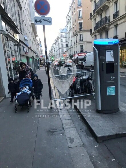 Retail in Paris for lease - Building Photo - Image 2 of 2