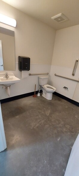 17315 E Sprague Ave, Spokane Valley, WA for lease - Building Photo - Image 2 of 11