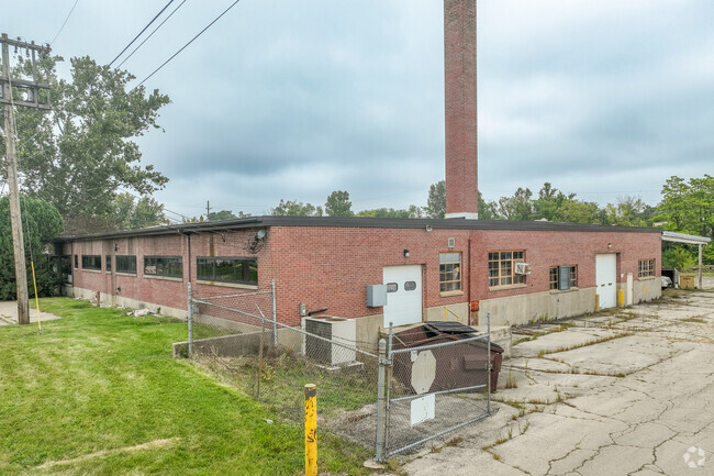 More details for 947 E Clinton St, Freeport, IL - Industrial for Sale