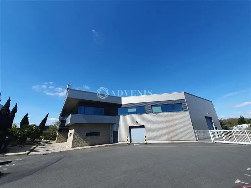 Flex in Rezé for lease Building Photo- Image 1 of 11