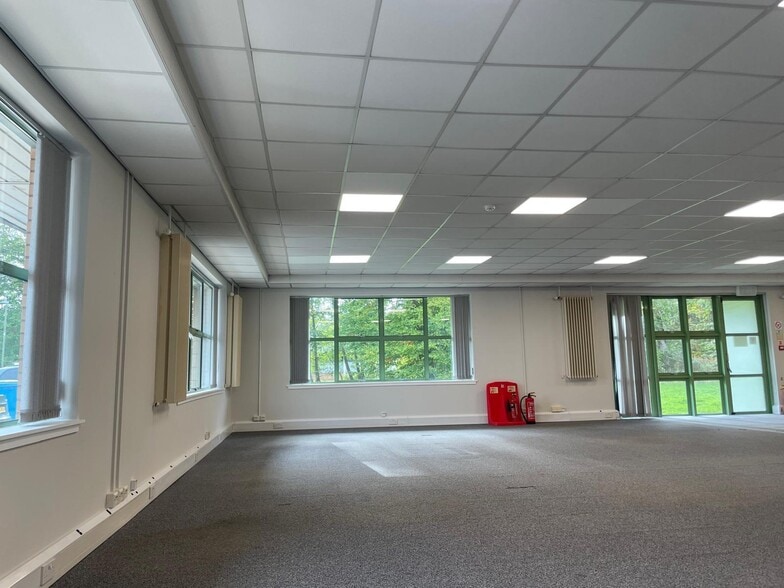 3 Michaelson Sq, Livingston for lease - Building Photo - Image 2 of 12